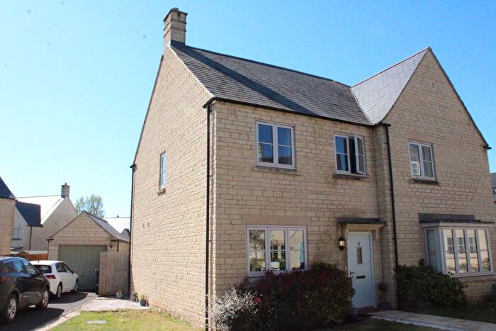 3 Bedroom Semi-Detached House For Sale In Concorde Crescent, Fairford, GL7