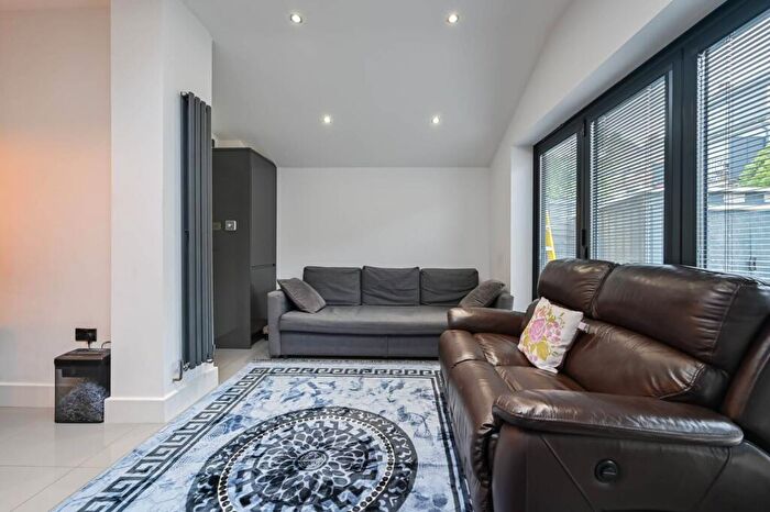 7 Bedroom Terraced House For Sale In Whymark Avenue, Hornsey, London, N22