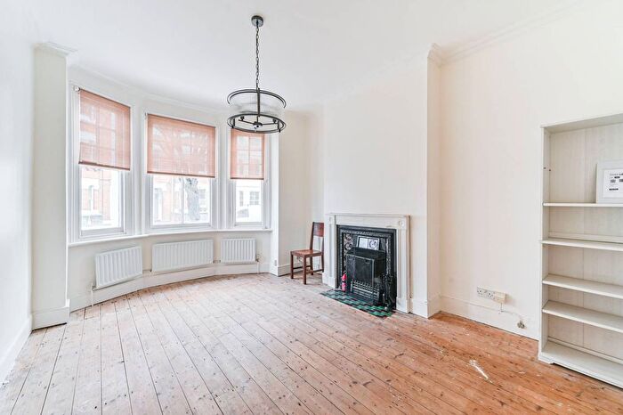 1 Bedroom Flat To Rent In Hackford Road, Brixton, London, SW9