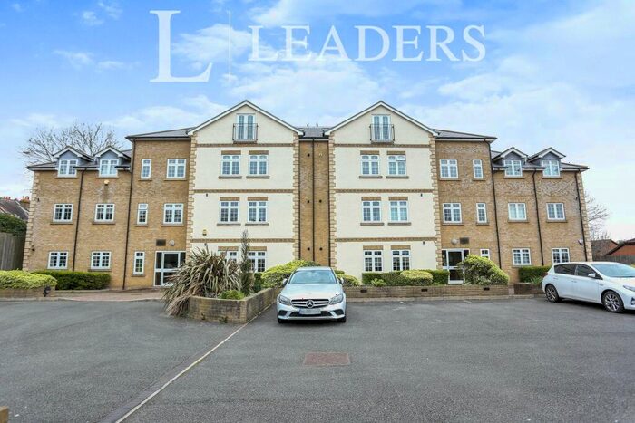 2 Bedroom Apartment To Rent In Buckingham Apartments, BR3