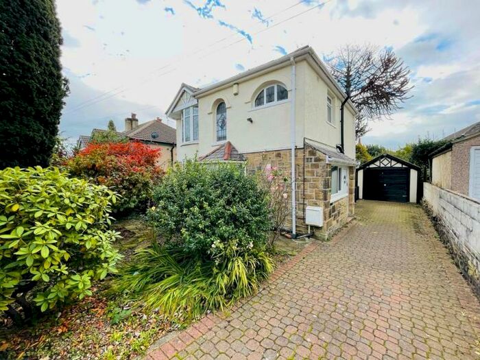 3 Bedroom Detached House To Rent In Heaton Park Drive, Bradford, West Yorkshire, BD9