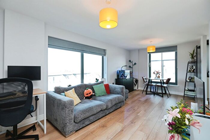 1 Bedroom Flat For Sale In Lord Street, Watford, WD17