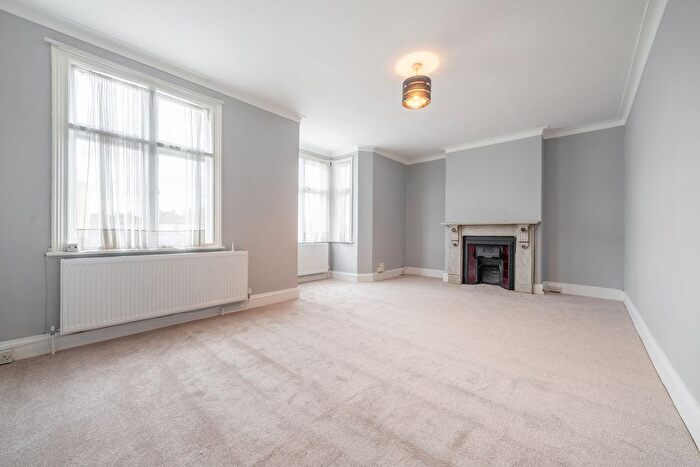 3 Bedroom Flat To Rent In Croydon Road, Beckenham, BR3