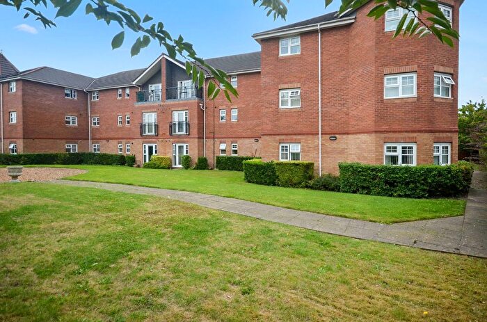 2 Bedroom Detached House To Rent In Hampton Court Way, Widnes, WA8