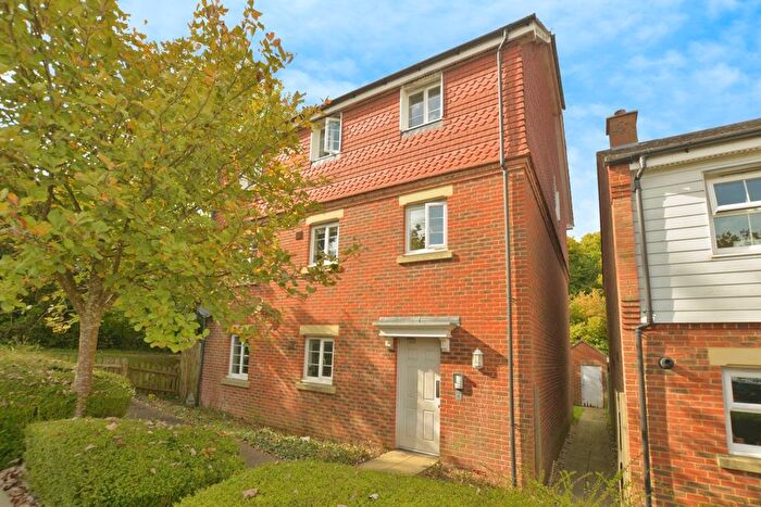 2 Bedroom Flat For Sale In Chater Close, Ashford, Kent, TN23