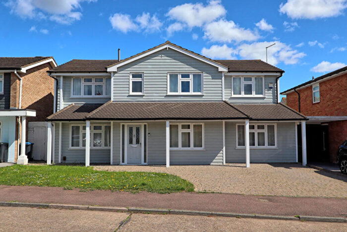 5 Bedroom Detached House For Sale In Woolhampton Way, Chigwell, IG7