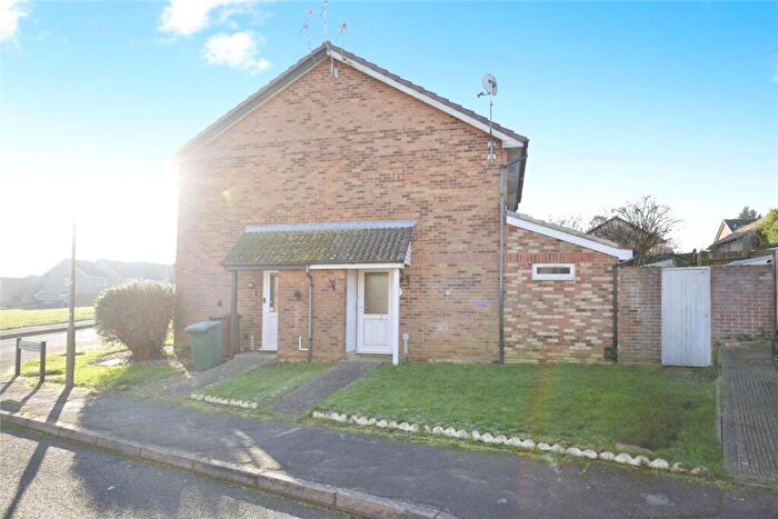 1 Bedroom End Of Terrace House For Sale In Frensham Close, Banbury, Oxfordshire, OX16