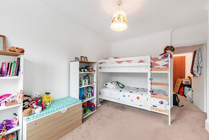 2 Bedroom Flat To Rent In Sheen Lane, East Sheen, SW14