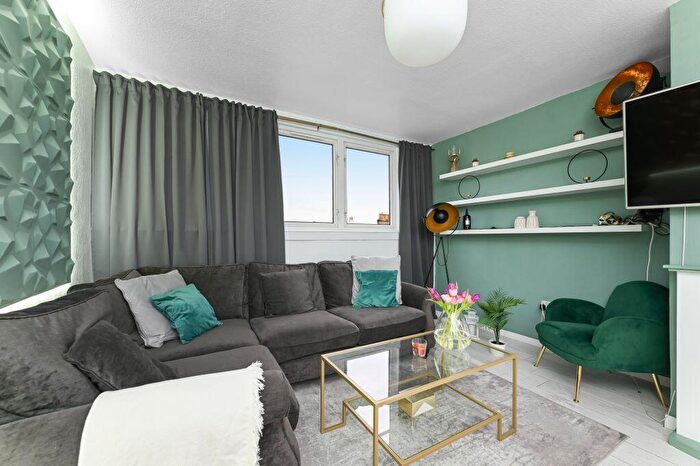 2 Bedroom Maisonette For Sale In Eskdaill Court, Dalkeith, EH22