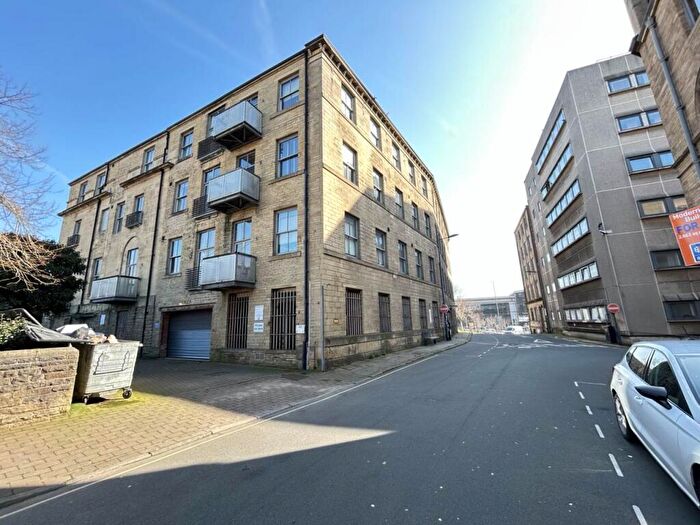 1 Bedroom Flat To Rent In Treadwell Mills, City Centre, Bradford, BD1