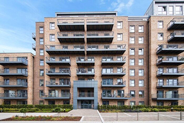 3 Bedroom Flat To Rent In Beaufort Park, Colindale, London, NW9