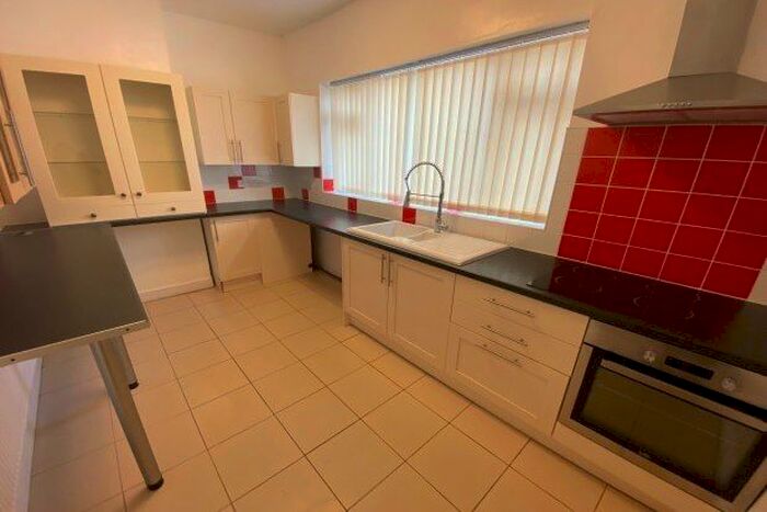 2 Bedroom Flat To Rent In Thanet Street, Chesterfield S45