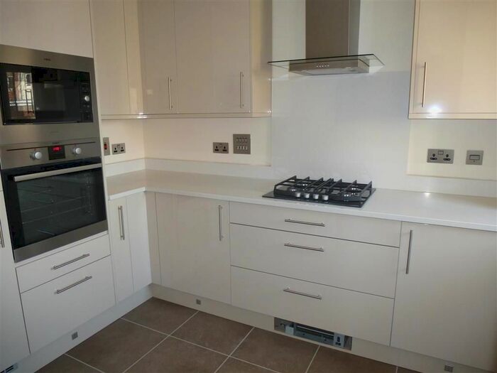 3 Bedroom Town House To Rent In Pintail Way, Maidenhead, SL6