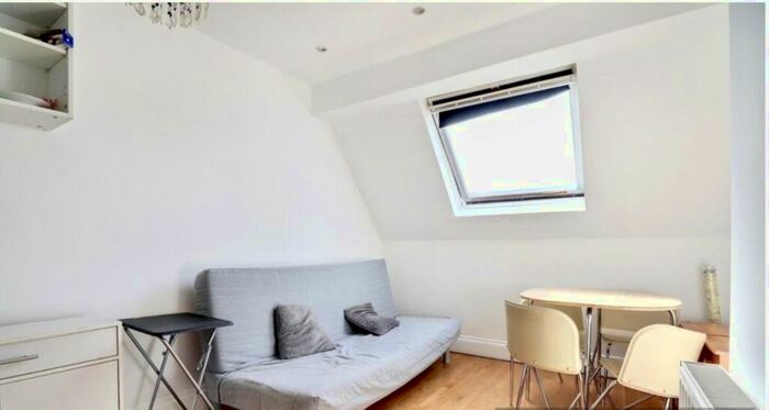 2 Bedroom Apartment To Rent In Malborough Road, Archway, London, N19