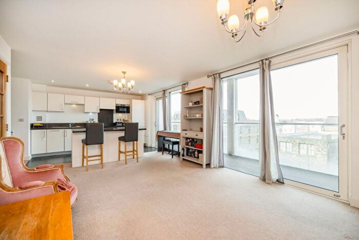 2 Bedroom Flat For Sale In Roseberry Place, Hackney, E8