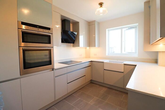 2 Bedroom Flat To Rent In Heather Walk, Edgware, Middlesex, HA8