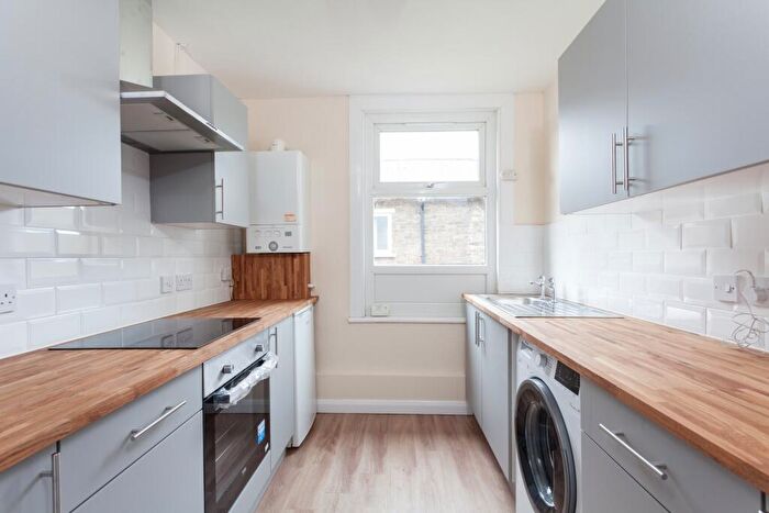 1 Bedroom Flat To Rent In Victoria Road, RM1