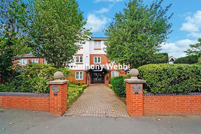 1 Bedroom Flat For Sale In Woodmere Court, Avenue Road, N14