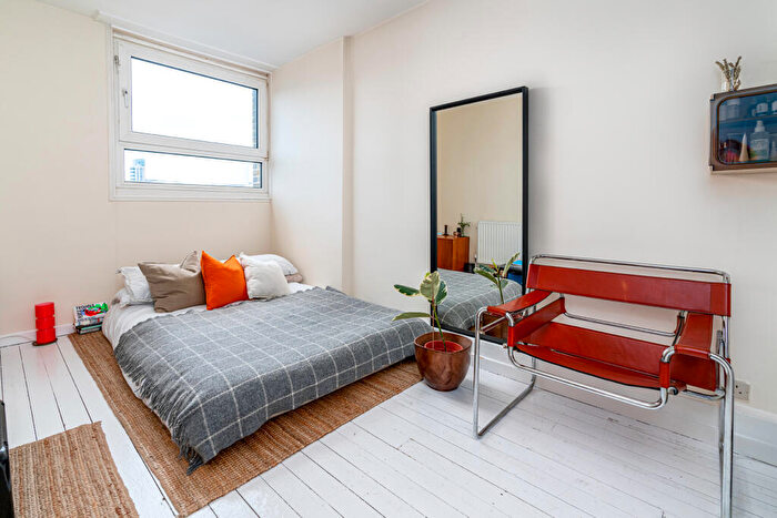 2 Bedroom Apartment To Rent In Tottenham Road, Islington, London, N1