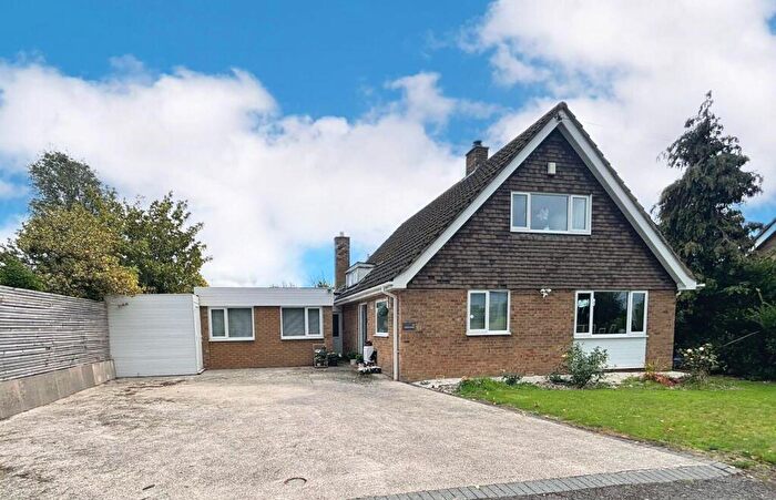 4 Bedroom Detached House For Sale In Chestnut Avenue, Wootton Village, Northampton, NN4