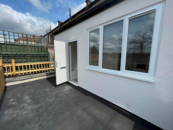 2 Bedroom Flat To Rent In Finchley Road, London, NW11