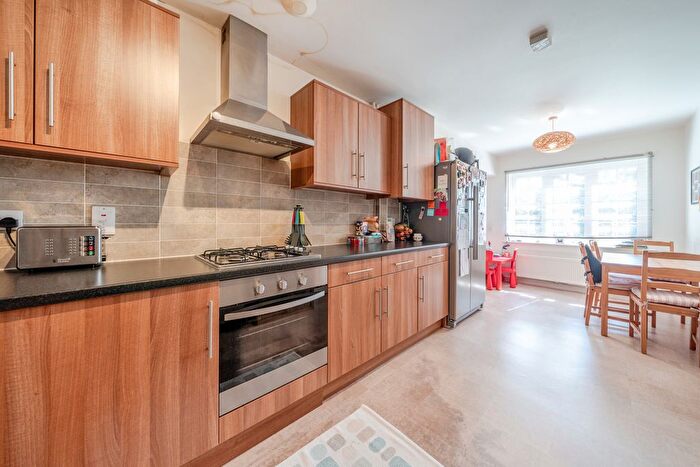 5 Bedroom Terraced House To Rent In Shoppenhangers Road, Maidenhead, SL6