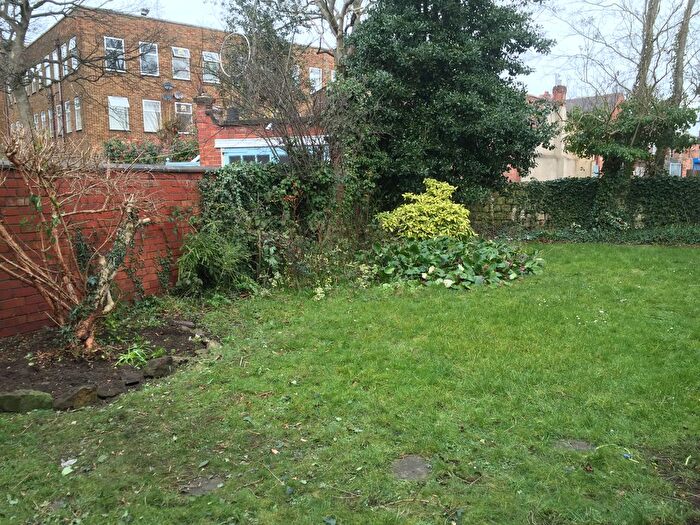 2 Bedroom Flat To Rent In B Lawn Avenue, Doncaster, South Yorkshire, DN1