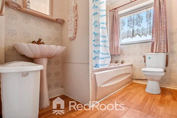 2 Bedroom Detached Bungalow For Sale In Appleton Way, Doncaster, South Yorkshire, DN5