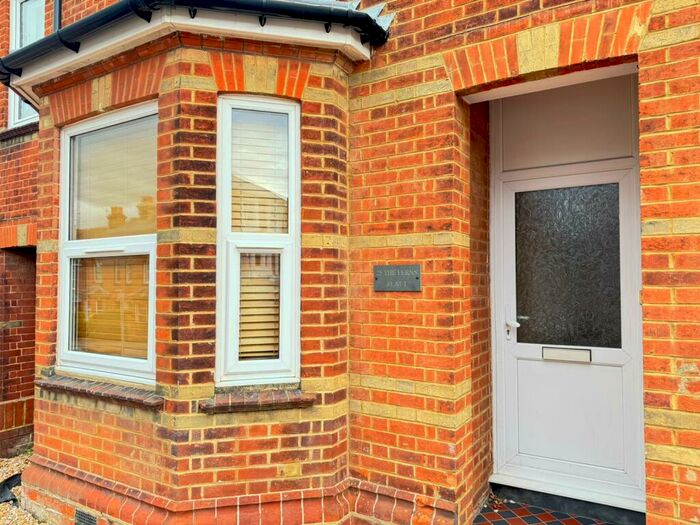 2 Bedroom Flat To Rent In New Road, Basingstoke, RG21