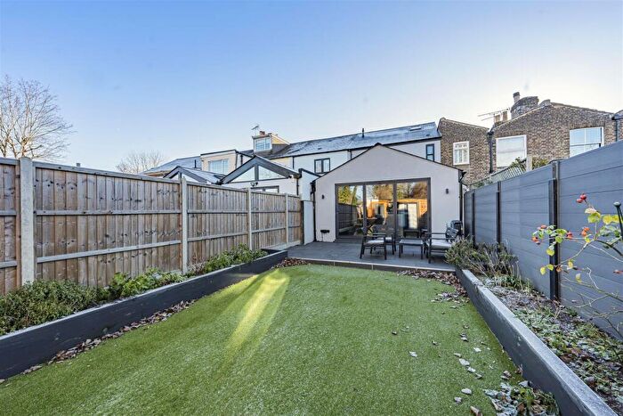 3 Bedroom Terraced House For Sale In Albert Street, Windsor, SL4