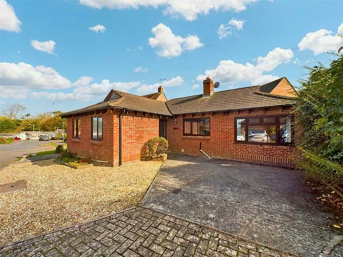 3 Bedroom Bungalow To Rent In Melliars Way, Bude, EX23