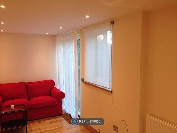 Studio To Rent In Ealing, London, W5