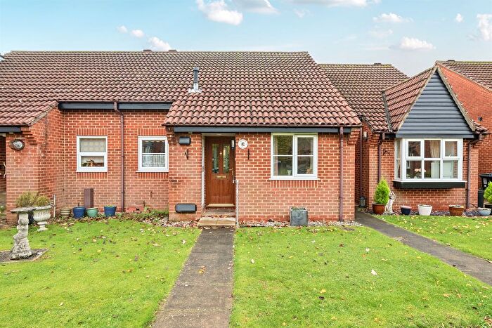 2 Bedroom Terraced Bungalow For Sale In Emerton Garth, Northchurch, Berkhamsted, HP4