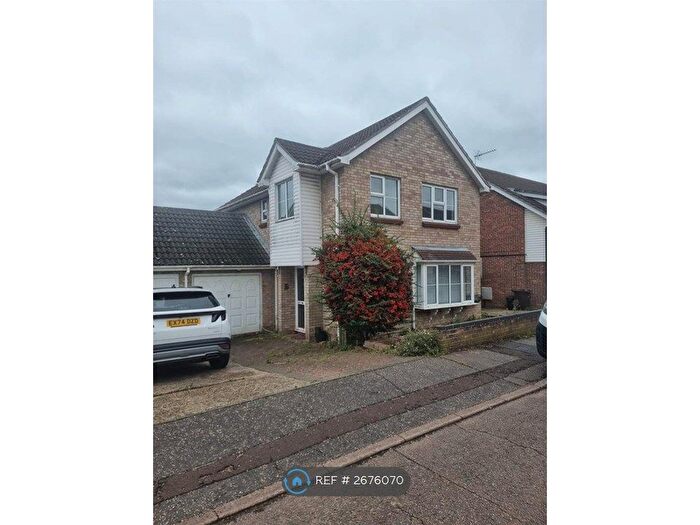 4 Bedroom Detached House To Rent In Goldfinch Close, Colchester, CO4
