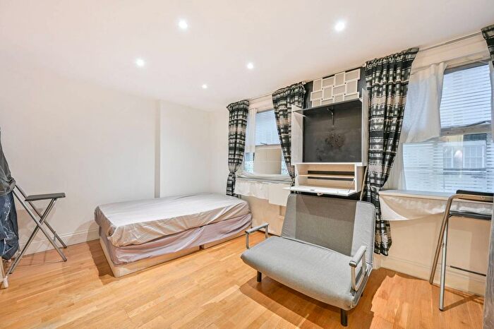 Studio To Rent In Queensway, Queensway, London, W2