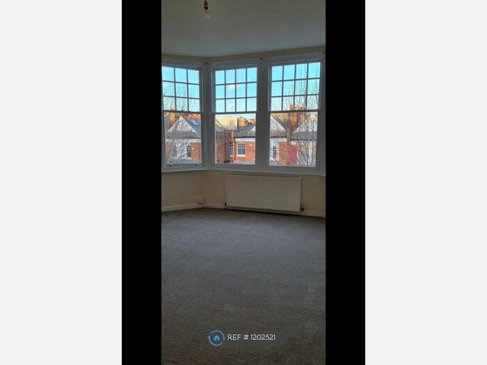 1 Bedroom Flat To Rent In Muswe Hill, London N10