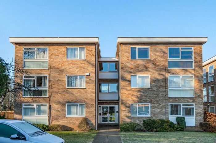 1 Bedroom Apartment For Sale In Cooden Close, Bromley, Kent, BR1