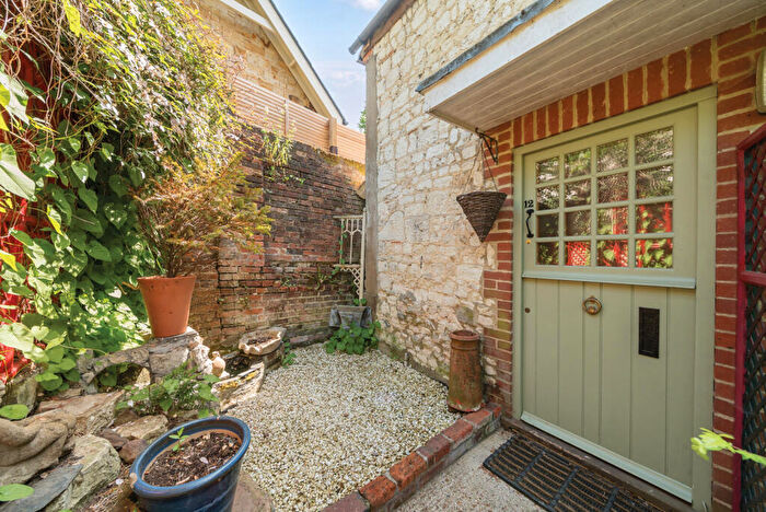 2 Bedroom Maisonette For Sale In Mead Lane, Farnham, GU9