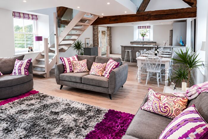 3 Bedroom House To Rent In Bath Street, Bakewell, DE45