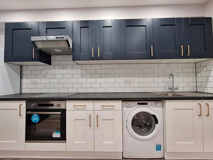 3 Bedroom End Of Terrace House To Rent In Holtwhites Hill, Enfield, EN2