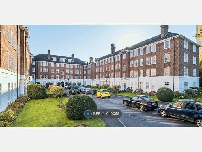 3 Bedroom Flat To Rent In Wimbledon Park Side, London, SW19