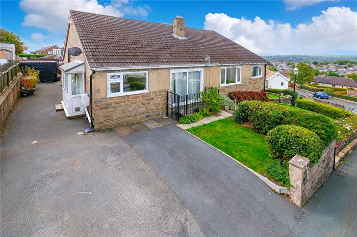 3 Bedroom Bungalow For Sale In West View Close, Shipley, West Yorkshire, BD18