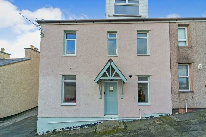 2 Bedroom House To Rent In Chapel Street, LL34