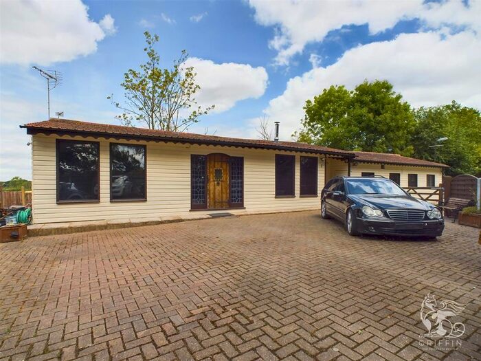 3 Bedroom Bungalow For Sale In Curtis Mill Lane, Navestock, Romford, RM4