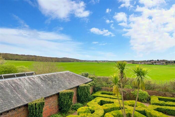 4 Bedroom Barn Conversion For Sale In Cooling, Rochester, Kent, ME3