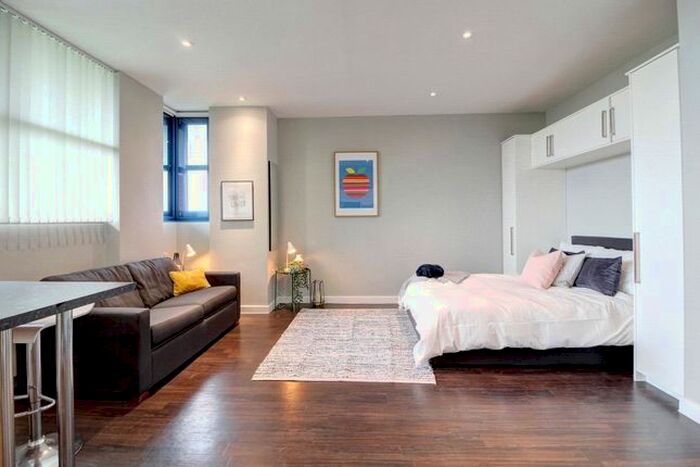 Studio To Rent In Axis House, Bath Road, Heathrow, Hayes, UB3