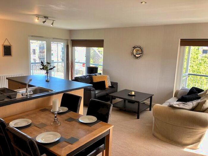 3 Bedroom Flat To Rent In King Street, Aberdeen, AB24