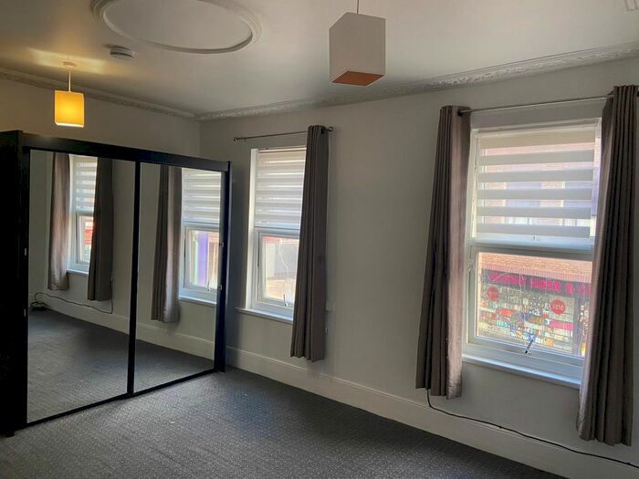 3 Bedroom Flat To Rent In High Street, Walthamstow, London, E17