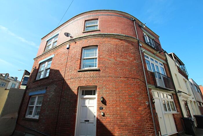 3 Bedroom Town House To Rent In Kempton House- Clifton, BS8