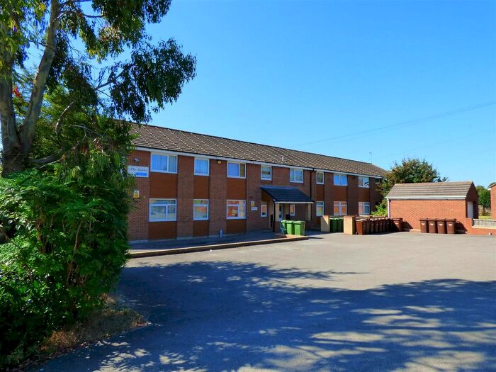 2 Bedroom Flat To Rent In The Gables, Stumpcross Meadows, Pontefract, WF8